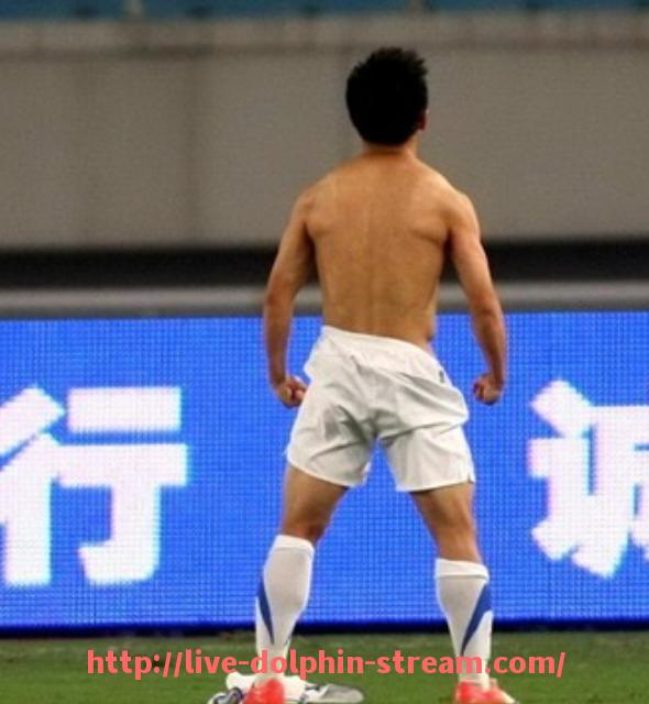 海豚直播-英超主教练在场边是否有独特的习惯动作？（英超主教练年薪）